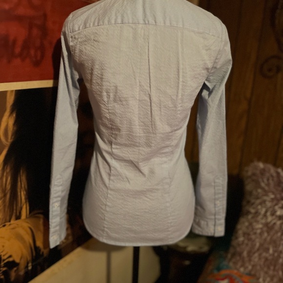 H & M blouse with with blue stripes, fitted so nicely. It’s in new condition - Picture 5 of 10